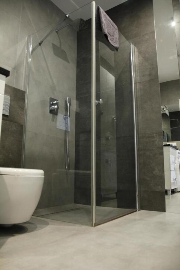 New Chanel Apartament Pkp Pks Deptak-garaz Podziemny -zameldowanie Bez Kontaktowe - Apartment *